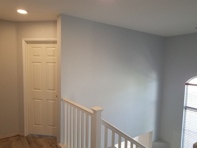 Building Photo - Nicely Renovated Home in Gated Community -...
