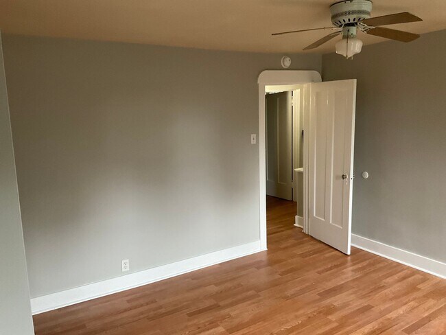Building Photo - Charming, Character-Filled 2 Bedroom in Br...