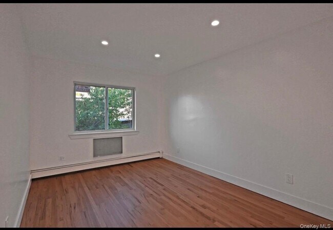 Building Photo - 19-43 76th St