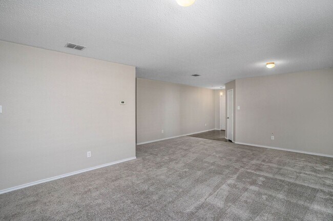 Building Photo - Beautifully Crafted 4-2-2 in Fort Worth!