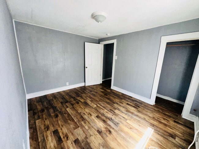 Building Photo - 3 bedroom one bath