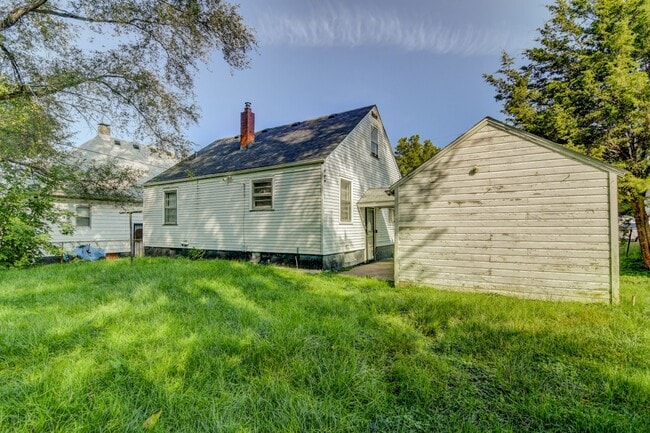 Building Photo - 759 E Lawrence St