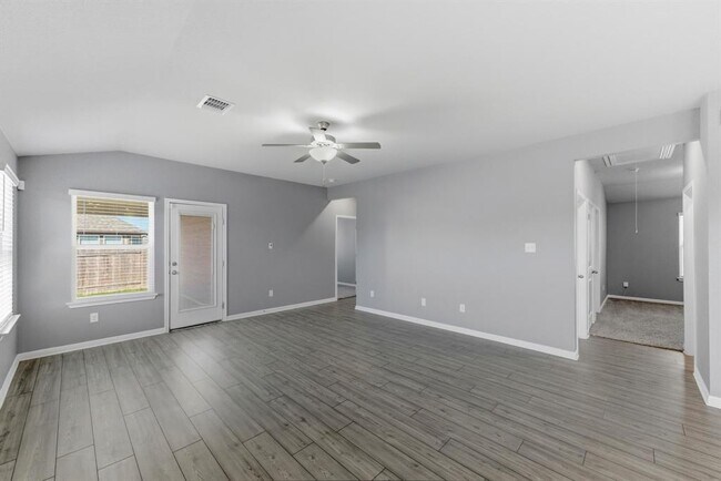 Building Photo - 100 Javans Nest