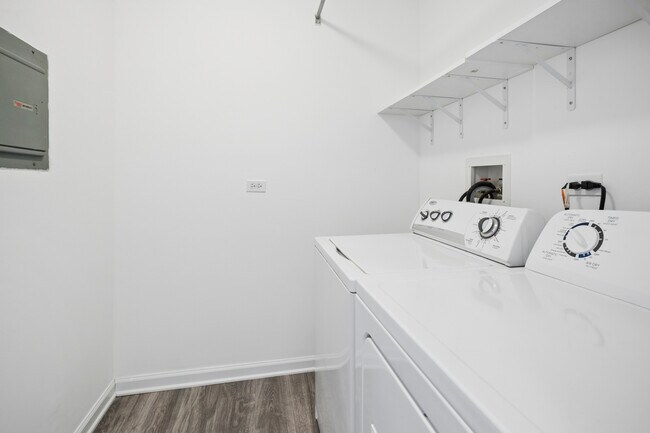 Building Photo - 402 Sandalwood Ln