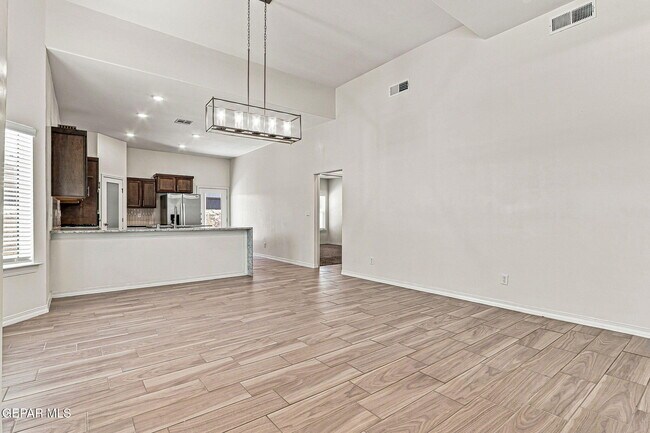 Building Photo - 13253 Coldham St