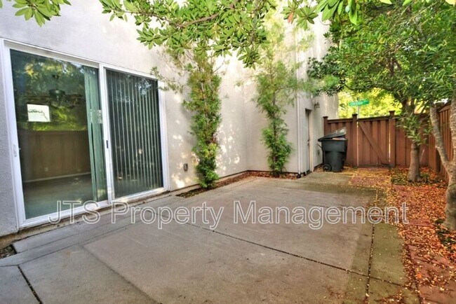 Building Photo - 2889 Market St