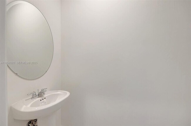 Building Photo - 2546 SE 29th St