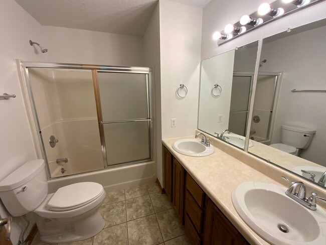 Building Photo - 201- 203 Briarcrest Ct