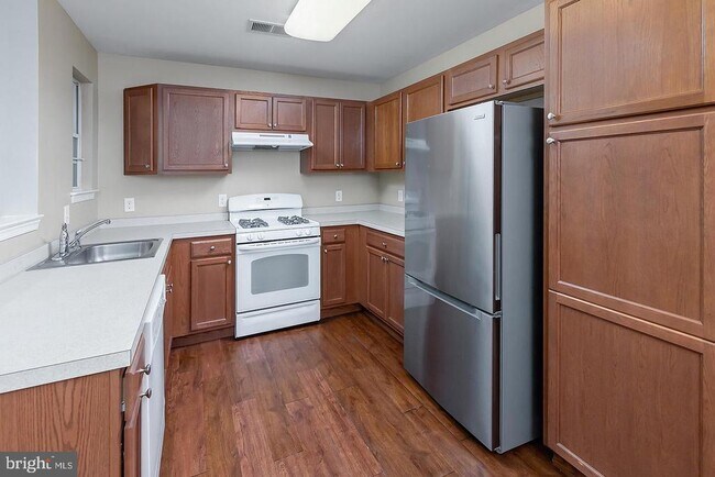 Building Photo - 1122 Tristram Cir