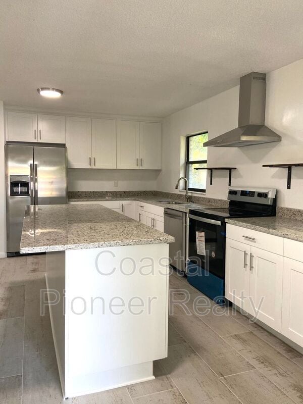 Building Photo - 1612 E 33rd Ave