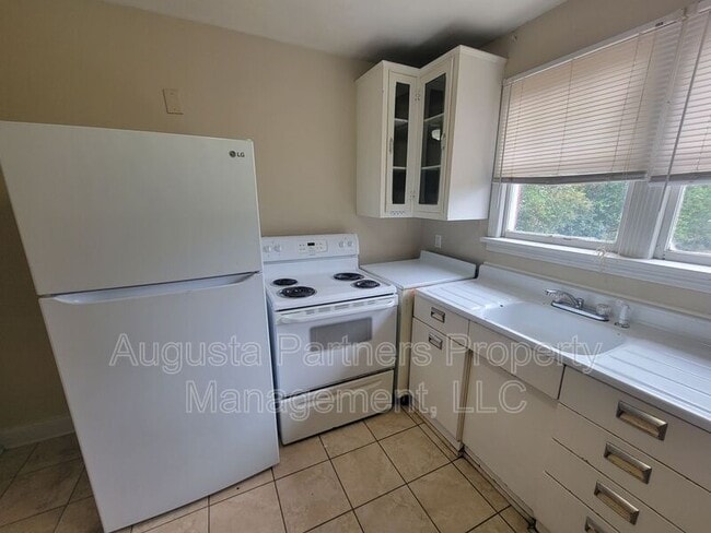 Building Photo - 1927 Wrightsboro Rd