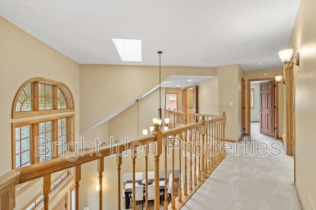Building Photo - 6210 Deerwood Cir N