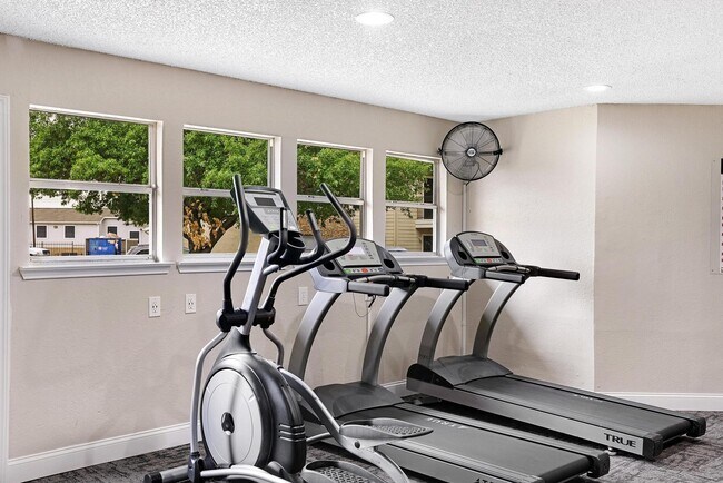 Building Photo - 1919 W Tarrant Rd