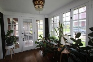 Solarium - 1918 Morrell St