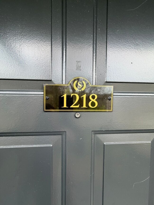 Building Photo - April Savings Are Here! Application Fee WAIVED ALL month!