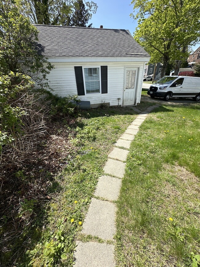 Building Photo - Tour 5/30 2:30 - 3:30. Newly updated Cape ...