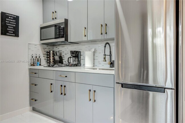 Building Photo - 2302 Taylor St