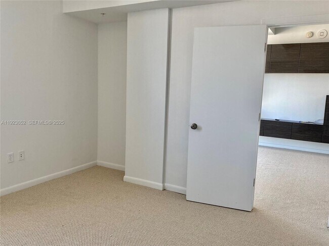 Building Photo - 253 NE 2nd St