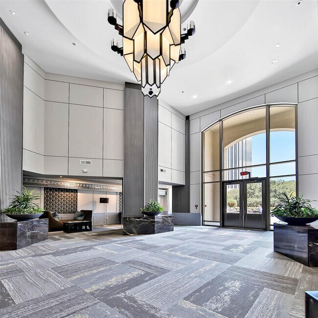 Building Photo - 5005 Hidalgo St