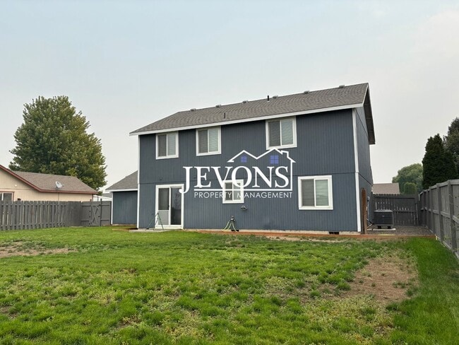 Building Photo - $500 Rent Credit - Charming 4-bedroom home with laundry and full kitchen, located near WA-17 and ...