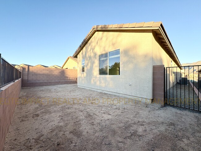 Building Photo - 9365 N Peridot Vis Ave