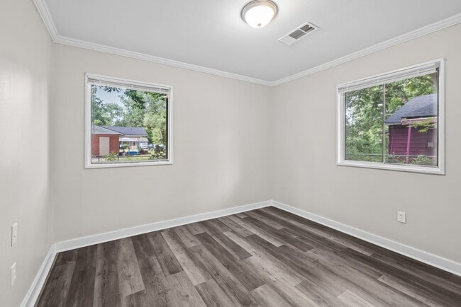 Building Photo - Charming 4 Bedroom, 2 Bathroom house