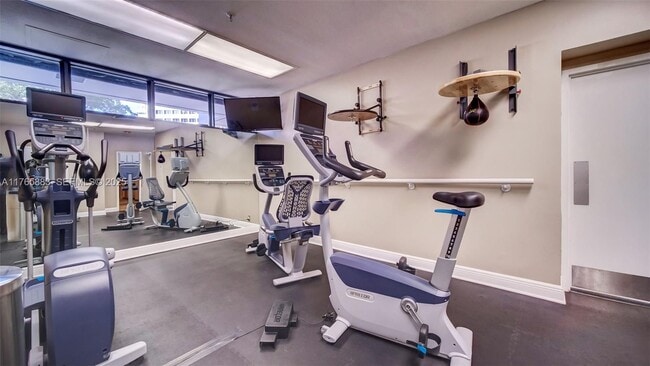 Building Photo - 520 Brickell Key Dr