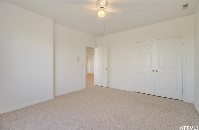 Building Photo - Large 6 Bedroom Home, 3 Car Garage, Gorgeo...