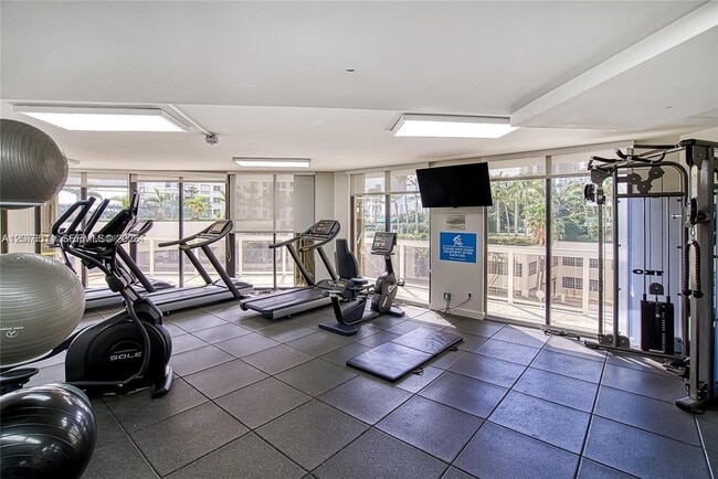 Building Photo - 20185 E Country Club Dr