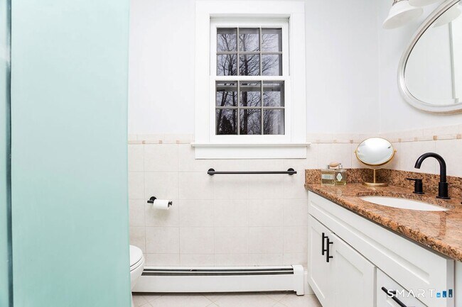 Building Photo - 5 Tall Trees Dr