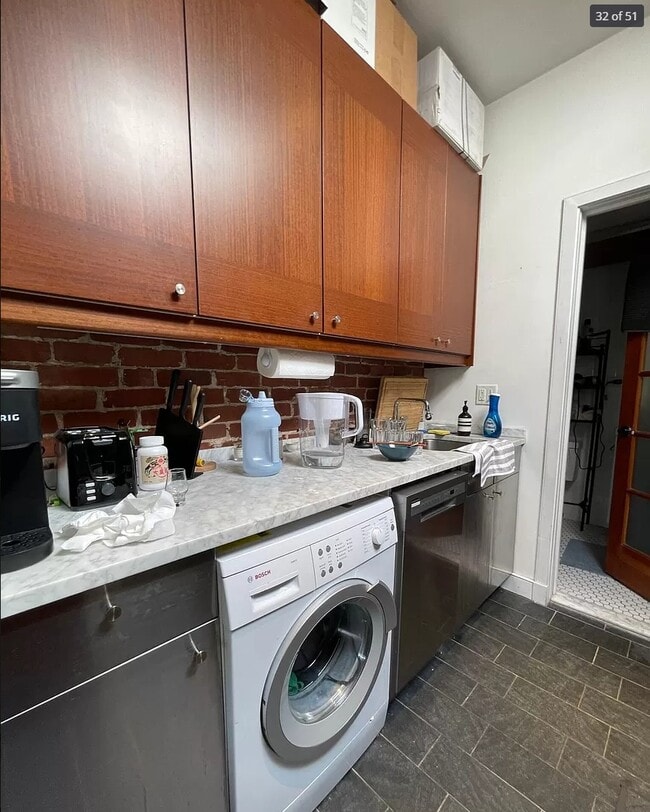 Building Photo - 849 Beacon St