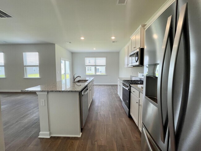 Building Photo - 240 Blue Haw Dr