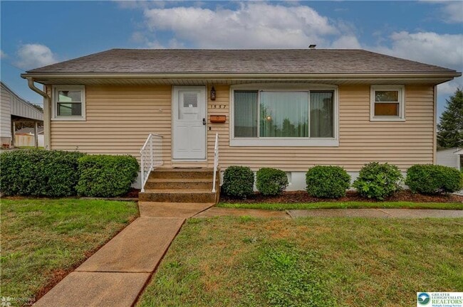 Primary Photo - 1557 Greenview Dr