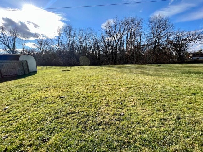 Building Photo - Massive Space! 4 Bedrooms 2 Bathrooms - Cr...