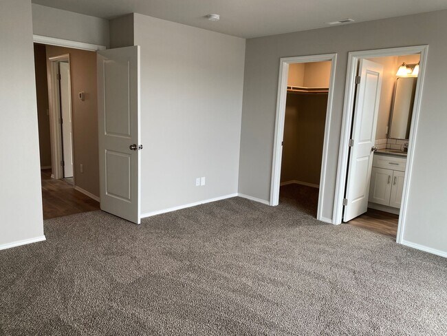 Building Photo - 51 Phoebe Ln