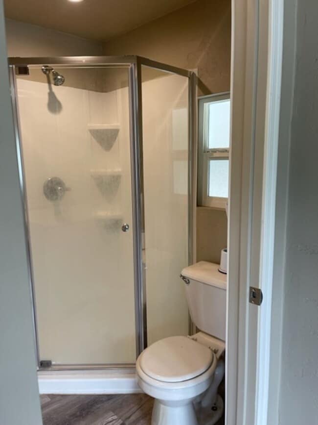 Building Photo - 2 Bedroom In Bridgeport on .36 of an acre-...