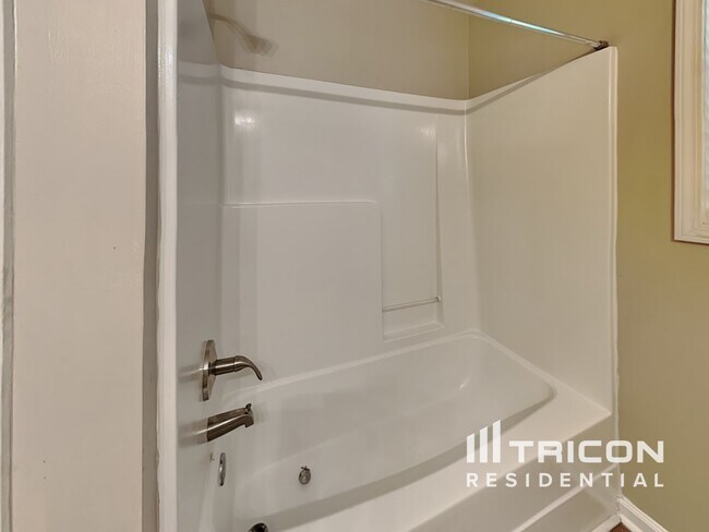 Building Photo - 4108 Lake Summit Ct