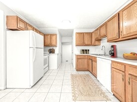 Building Photo - Plumbrook Greens Townhouse