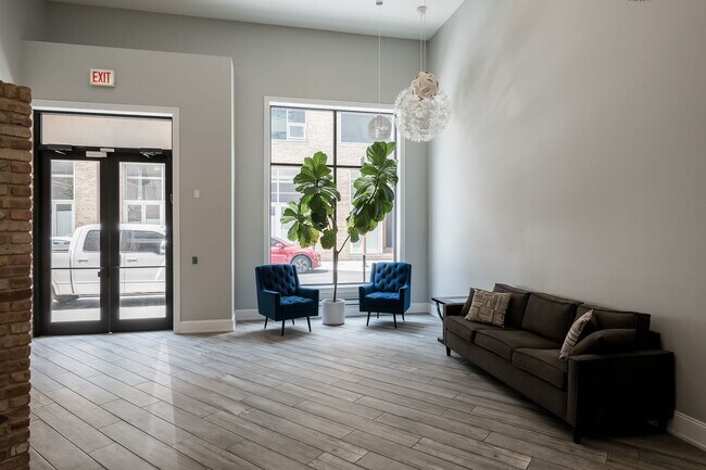 Building Photo - 680 N Milwaukee Ave