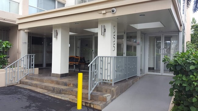 Building Photo - Kapiolani - Ala Wai Skyrise - 1 Bdrm/1 Bat...