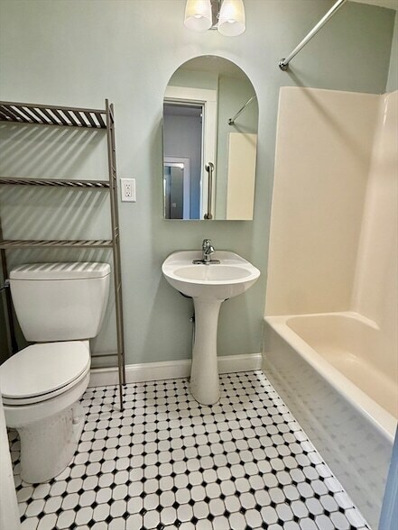 Building Photo - 114 Church St