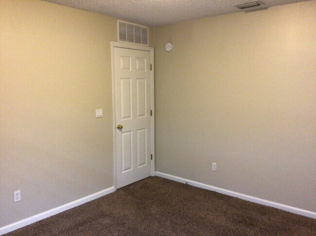 Building Photo - 9213 Prosperity Lake Dr
