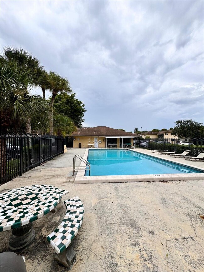 Building Photo - 15669 SW 73rd Cir Terrace