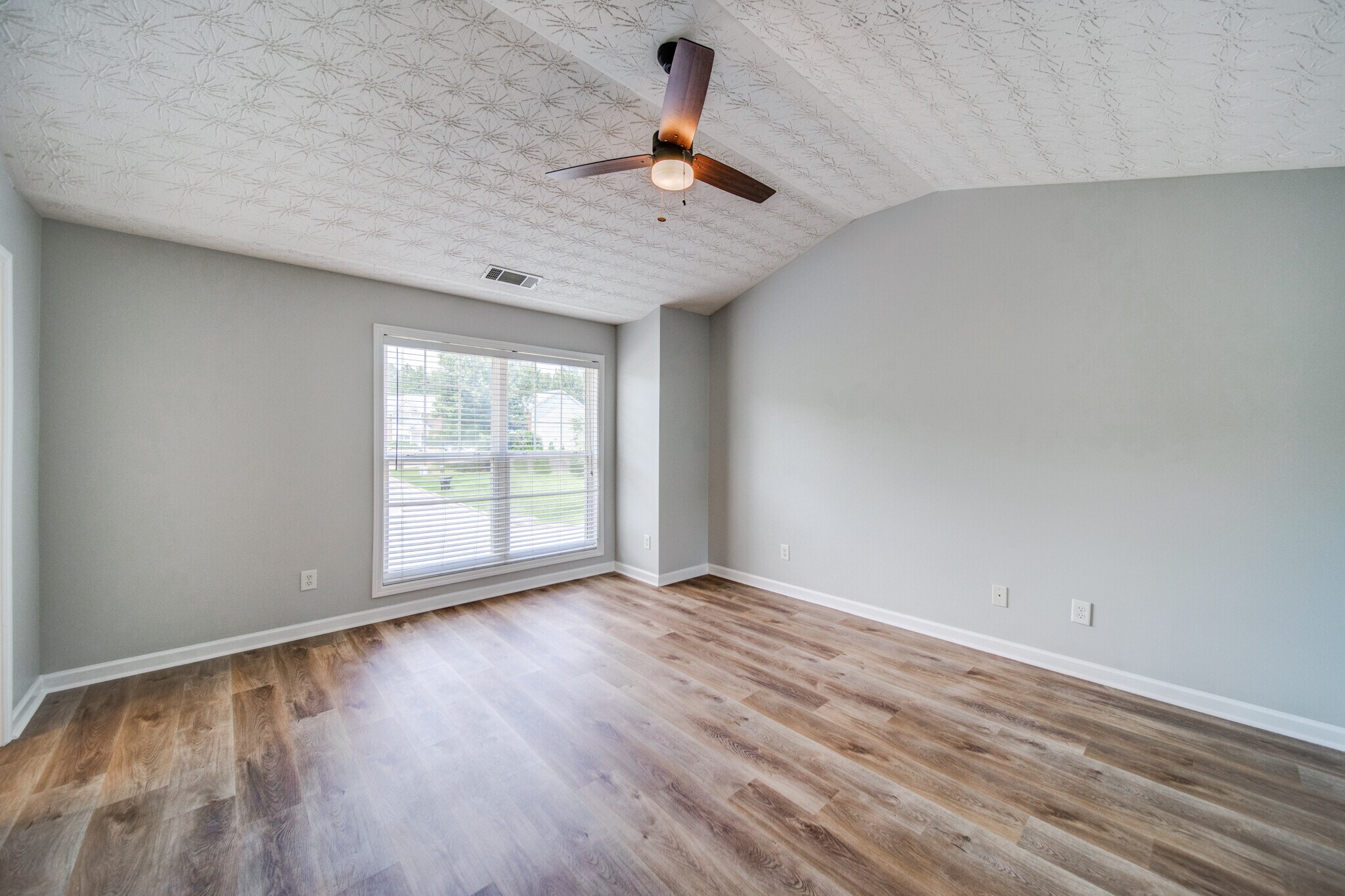 Building Photo - 211 Pearl Chambers Dr