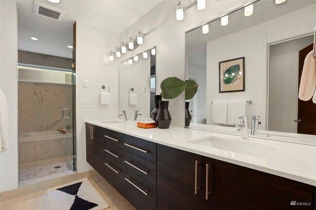 Building Photo - Magnolia Stunner with VIEWS galore from ro...