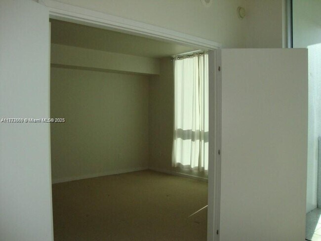 Building Photo - 300 S Biscayne Blvd