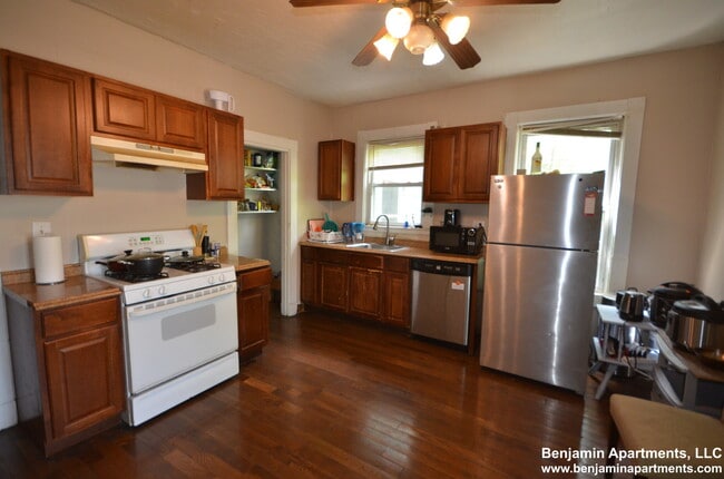 Building Photo - 77 Walnut St