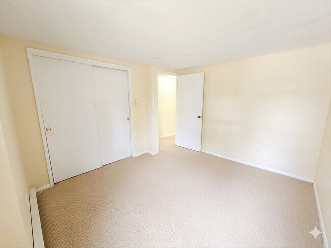 Building Photo - 870 Haverhill St