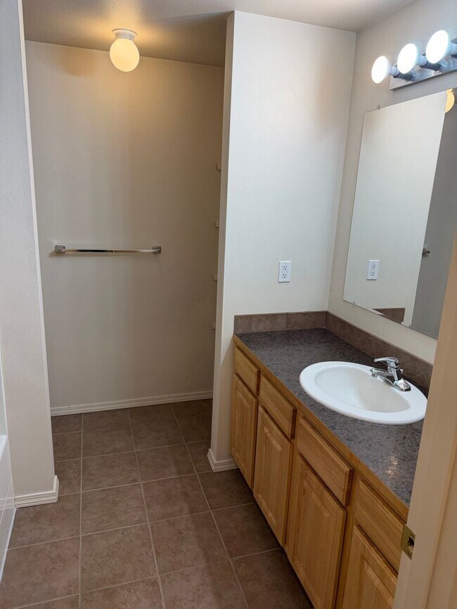 Building Photo - 1709 W Fern Dr