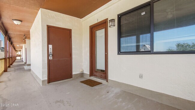 Building Photo - 4114 Holiday Dr